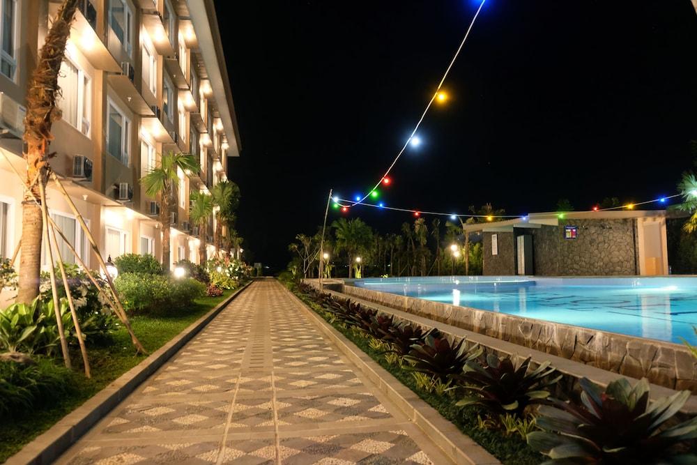 Mexolie Hotel Kebumen Exterior photo