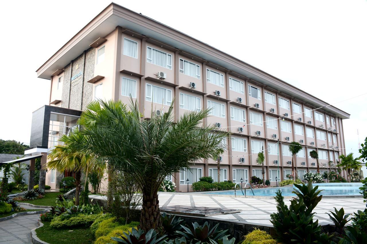 Mexolie Hotel Kebumen Exterior photo