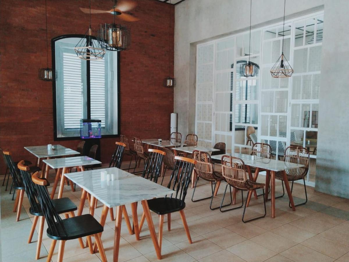 Mexolie Hotel Kebumen Exterior photo